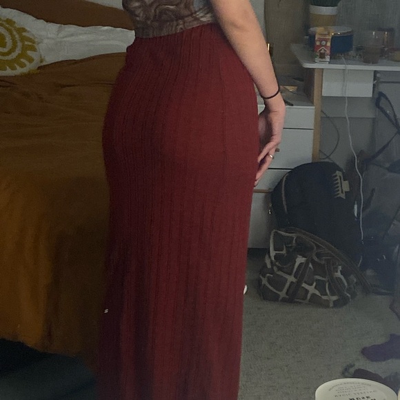 BodyCon Maxi Red Skirt - Picture 4 of 4